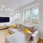 Cool Saxon Garden Metro Arsenal Mirowska Hall Apartament *