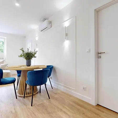 Cool Saxon Garden Metro Arsenal Mirowska Hall * Warschau