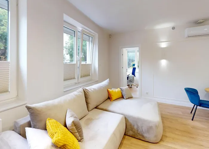 Cool Saxon Garden Metro Arsenal Mirowska Hall דירה ורשה