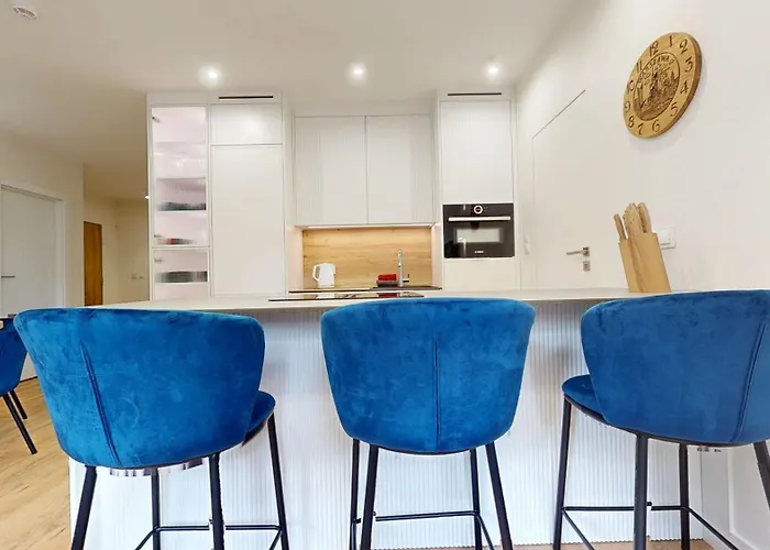 Cool Saxon Garden Metro Arsenal Mirowska Hall *