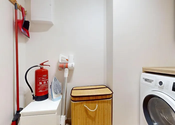 Cool Saxon Garden Metro Arsenal Mirowska Hall * ורשה