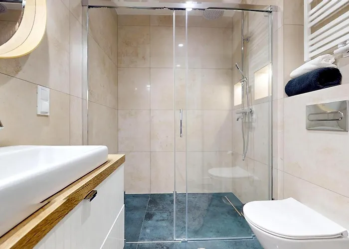 Cool Saxon Garden Metro Arsenal Mirowska Hall 바르샤바