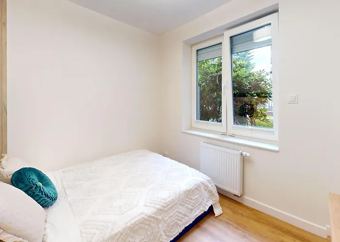 Cool Saxon Garden Metro Arsenal Mirowska Hall 바르샤바