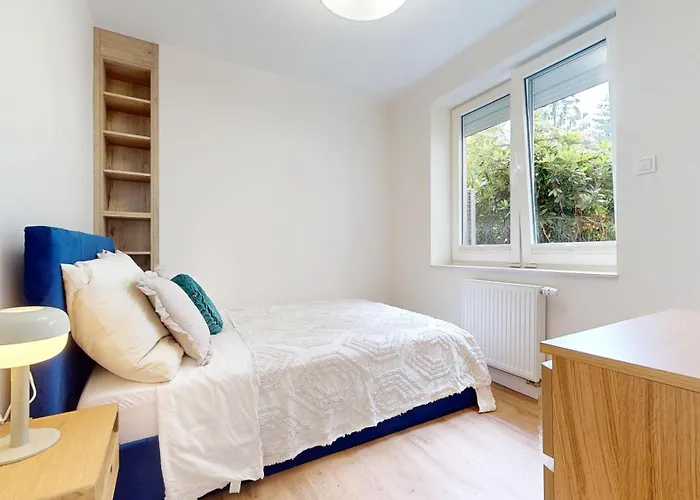 Cool Saxon Garden Metro Arsenal Mirowska Hall * 바르샤바