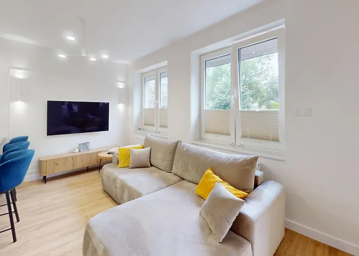 Cool Saxon Garden Metro Arsenal Mirowska Hall 아파트 *