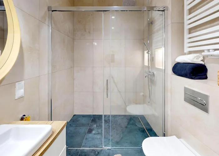 Cool Saxon Garden Metro Arsenal Mirowska Hall * 바르샤바