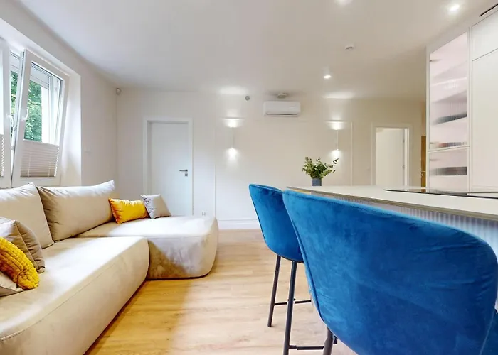 아파트 Cool Saxon Garden Metro Arsenal Mirowska Hall 바르샤바