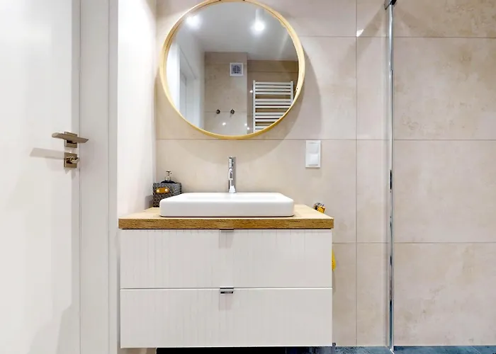 Cool Saxon Garden Metro Arsenal Mirowska Hall 바르샤바