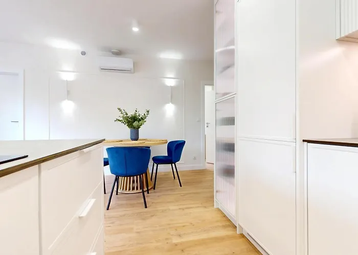 Cool Saxon Garden Metro Arsenal Mirowska Hall *